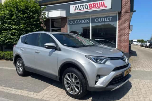 Toyota RAV4 (2016) thumbnail 2