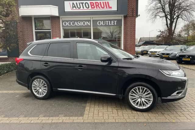 Mitsubishi Outlander (2019) thumbnail 5