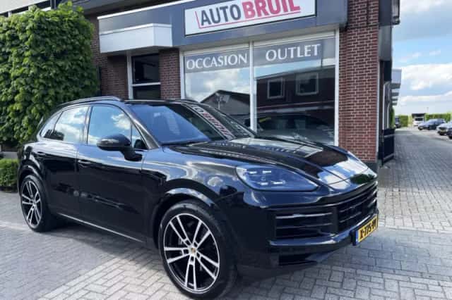 Porsche Cayenne (2024) thumbnail 2