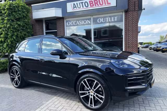 Porsche Cayenne (2024) thumbnail 3
