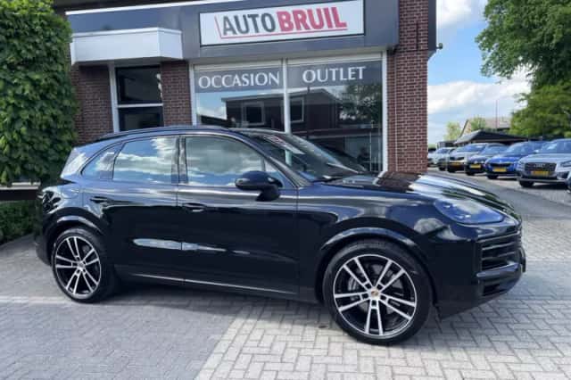 Porsche Cayenne (2024) thumbnail 4