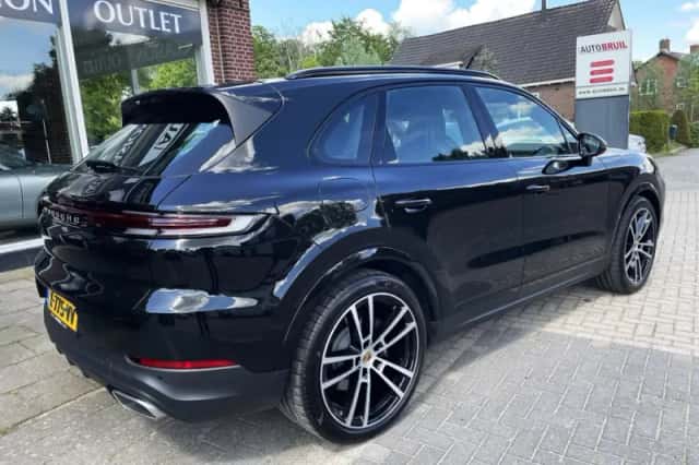 Porsche Cayenne (2024) thumbnail 6