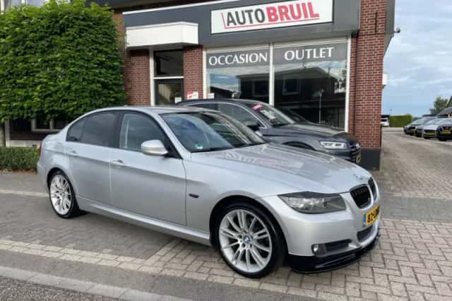 BMW 3-Serie (2010) thumbnail 2