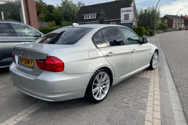 BMW 3-Serie (2010) thumbnail 4