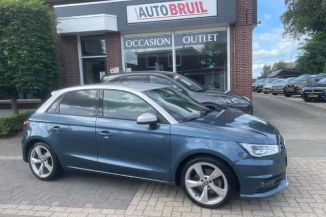 Audi A1 (2016) thumbnail 3