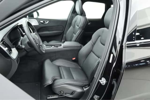 Volvo XC60 (2025) thumbnail 3