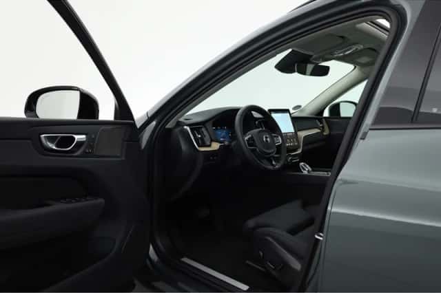 Volvo XC60 (2025) thumbnail 4