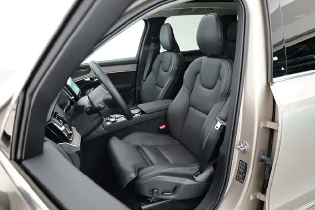 Volvo XC90 (2025) thumbnail 3