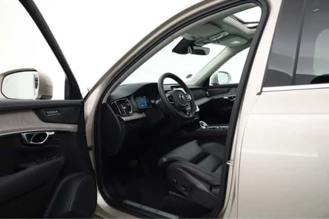 Volvo XC90 (2025) thumbnail 4