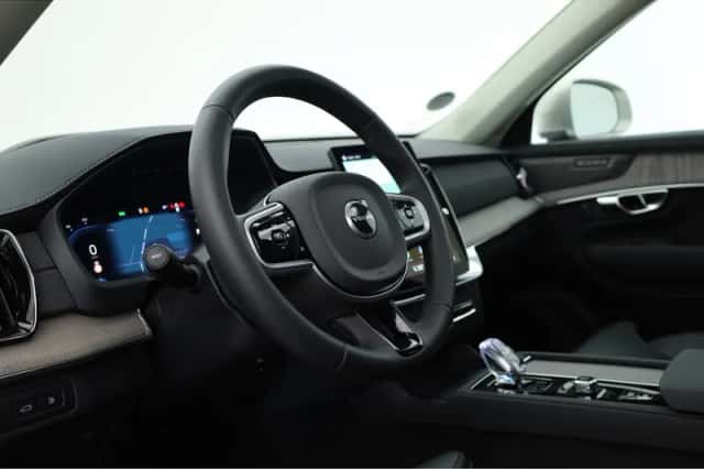 Volvo XC90 (2025) thumbnail 5