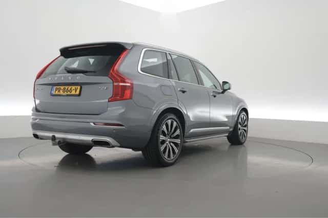 Volvo XC90 (2017) thumbnail 2
