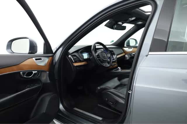 Volvo XC90 (2017) thumbnail 5