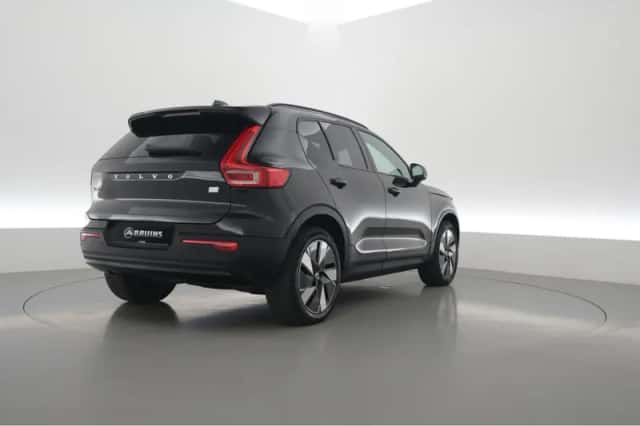 Volvo XC40 (2023) thumbnail 2