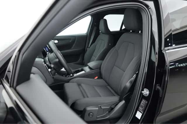 Volvo XC40 (2023) thumbnail 3