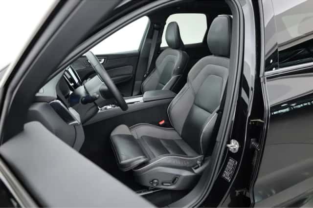 Volvo XC60 (2024) thumbnail 3