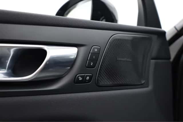Volvo XC60 (2022) thumbnail 5
