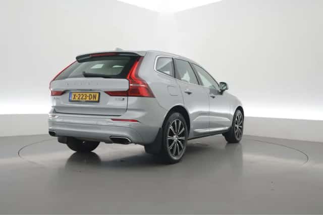 Volvo XC60 (2017) thumbnail 2