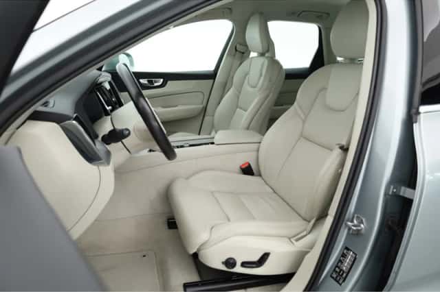 Volvo XC60 (2017) thumbnail 3