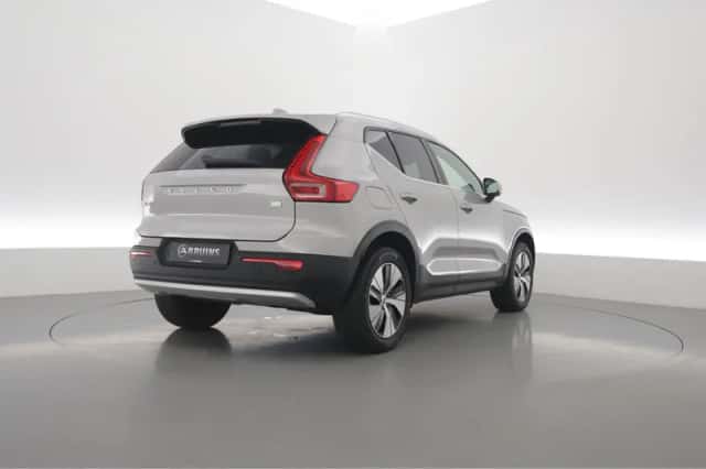 Volvo XC40 (2023) thumbnail 2