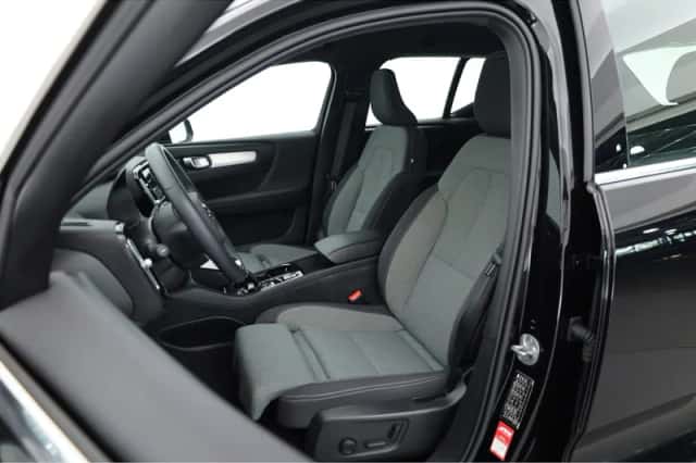 Volvo XC40 (2023) thumbnail 3