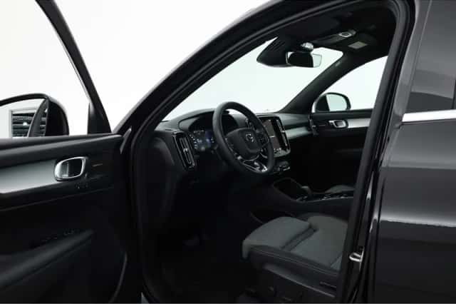 Volvo XC40 (2023) thumbnail 4