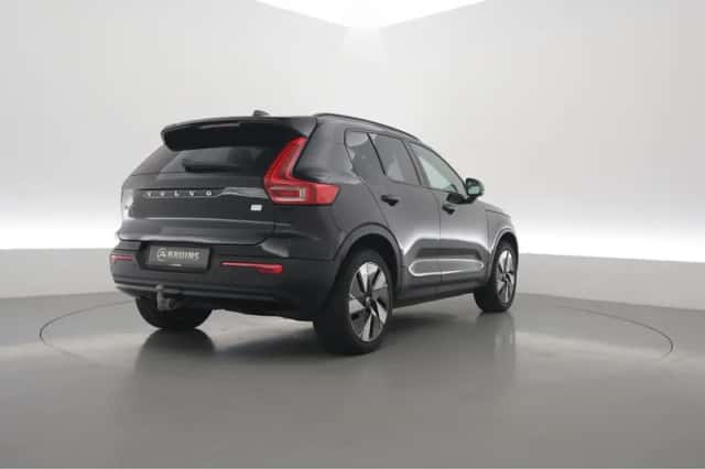 Volvo XC40 (2023) thumbnail 2