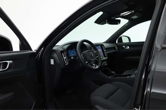 Volvo XC40 (2023) thumbnail 4