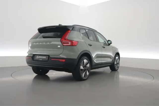Volvo XC40 (2024) thumbnail 2