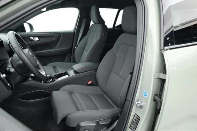 Volvo XC40 (2024) thumbnail 3