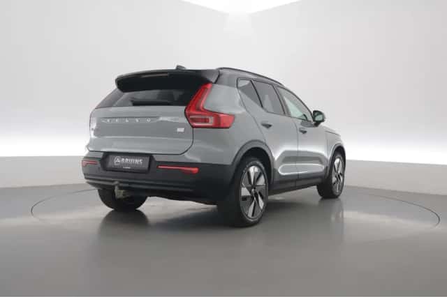 Volvo XC40 (2023) thumbnail 2