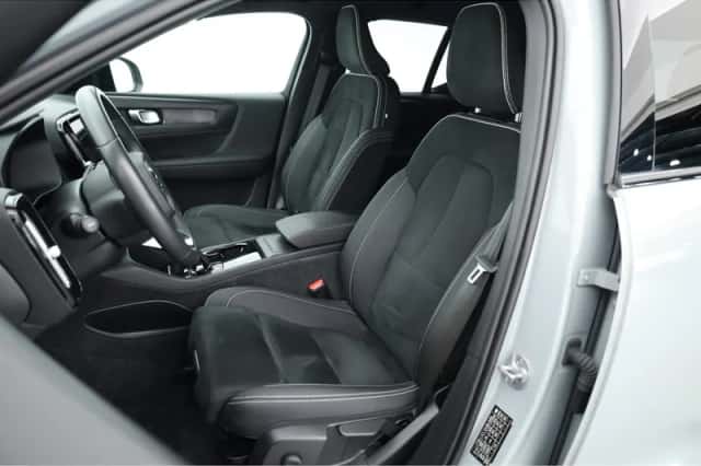Volvo XC40 (2023) thumbnail 3