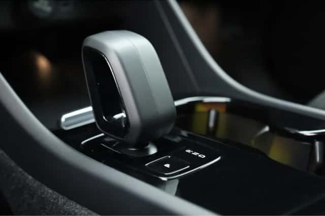 Volvo XC40 (2023) thumbnail 5