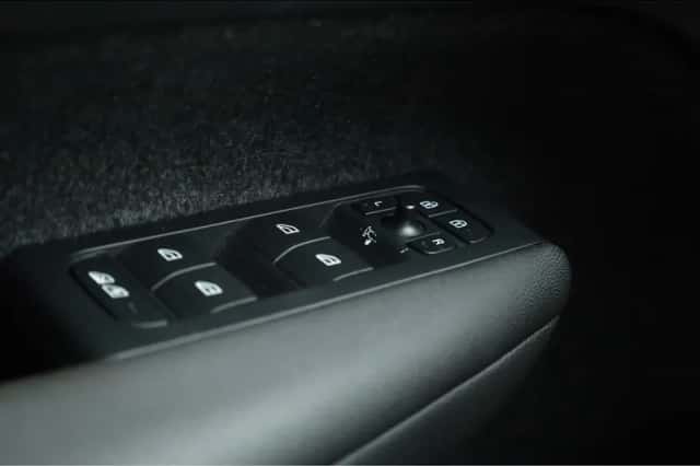Volvo XC40 (2023) thumbnail 6