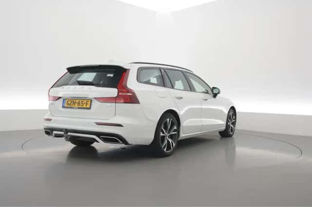 Volvo V60 (2021) thumbnail 2