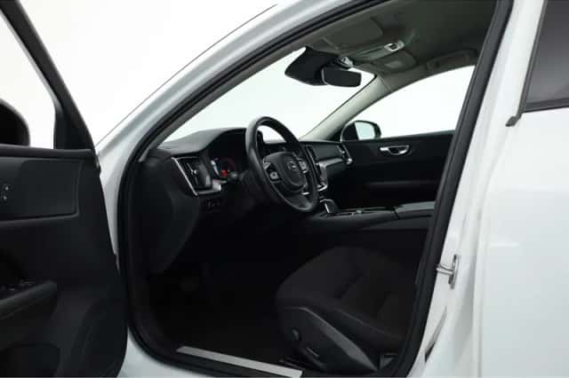 Volvo V60 (2021) thumbnail 4