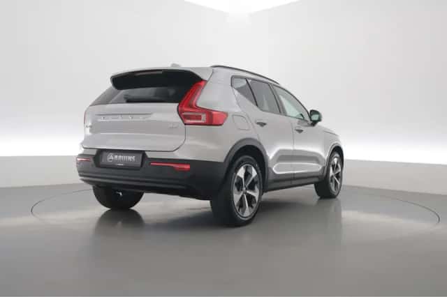 Volvo XC40 (2023) thumbnail 2