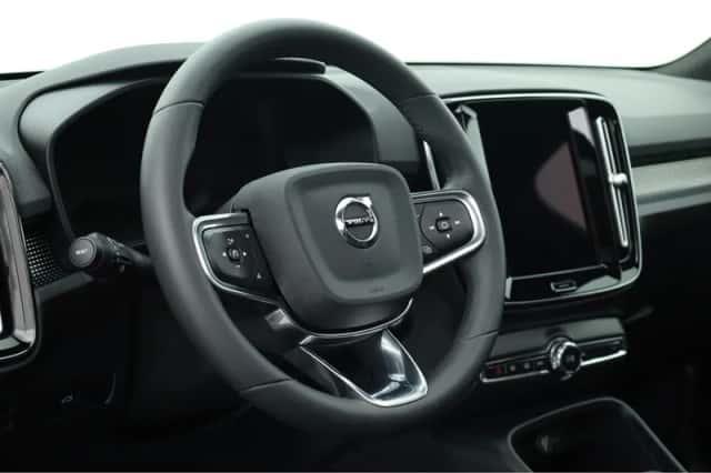 Volvo XC40 (2023) thumbnail 4