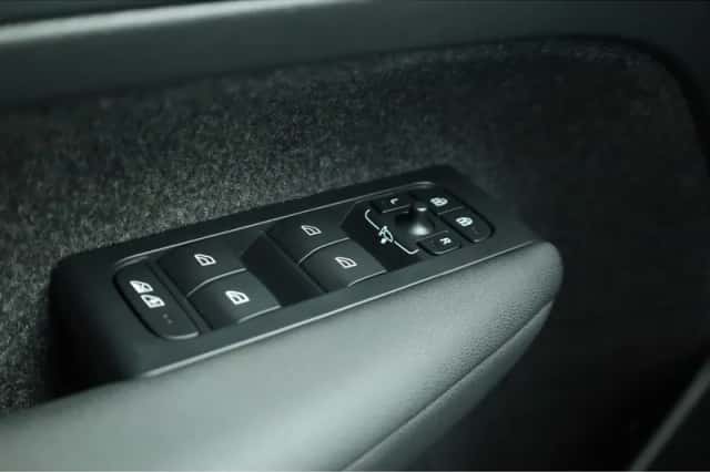 Volvo XC40 (2023) thumbnail 6