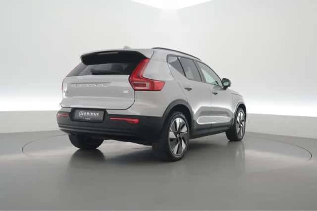 Volvo XC40 (2023) thumbnail 2