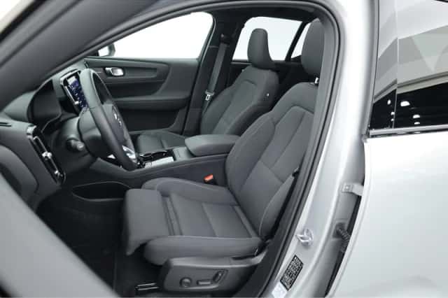 Volvo XC40 (2023) thumbnail 3