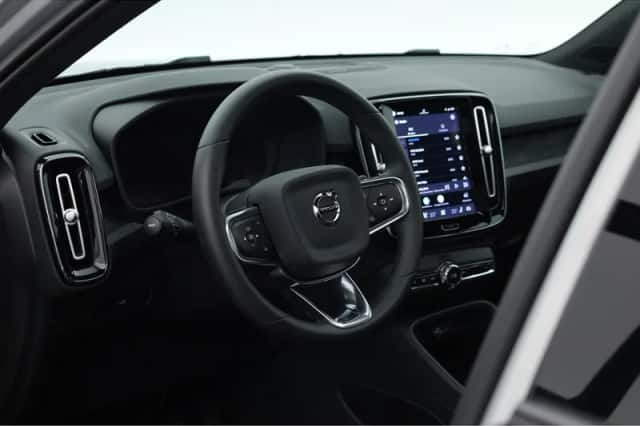 Volvo XC40 (2023) thumbnail 4