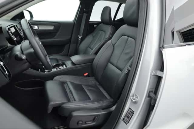 Volvo XC40 (2023) thumbnail 3