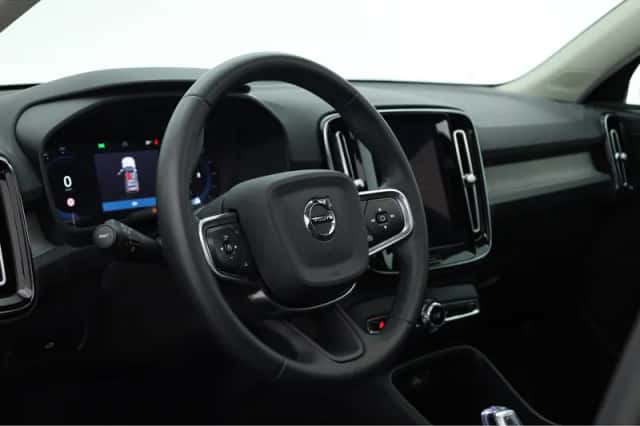 Volvo XC40 (2023) thumbnail 5