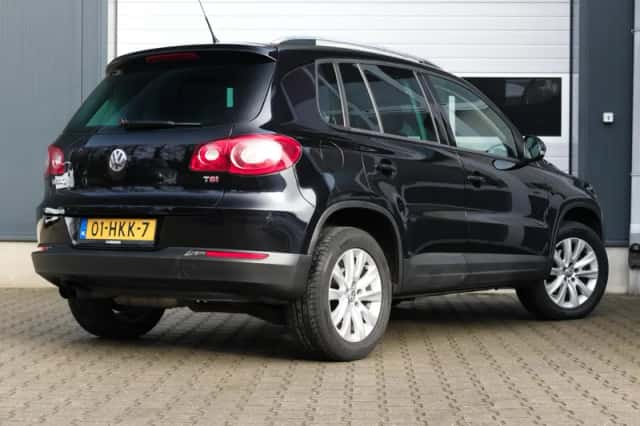 Volkswagen Tiguan (2009) thumbnail 2