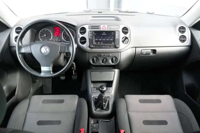 Volkswagen Tiguan (2009) thumbnail 3