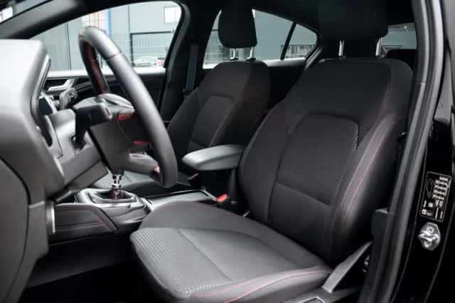 Ford Focus (2021) thumbnail 4