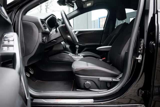 Ford Focus (2021) thumbnail 5