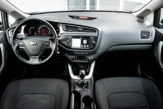 Kia Ceed (2018) thumbnail 3