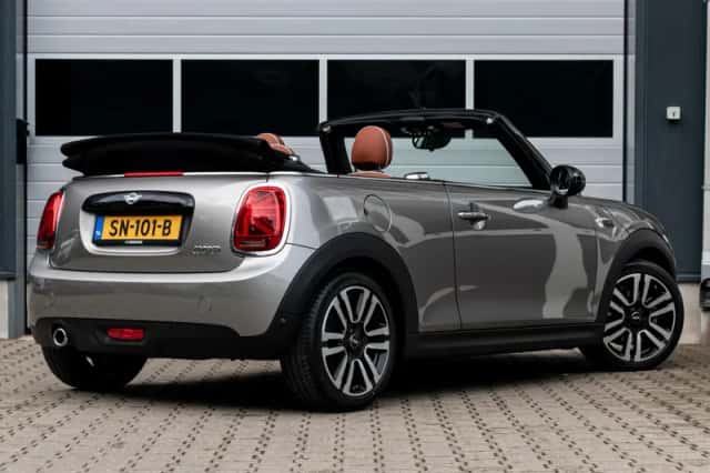 MINI Cabrio (2018) thumbnail 2