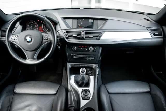 BMW X1 (2011) thumbnail 3